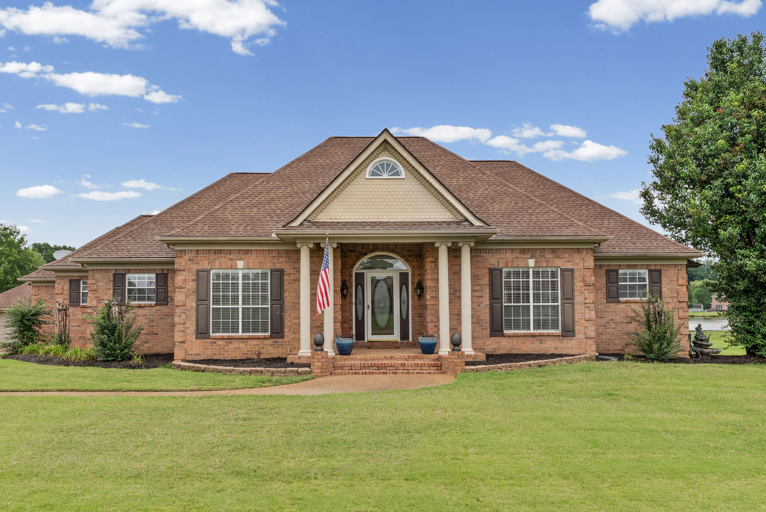 1975 Green Village Dr Hernando MS
